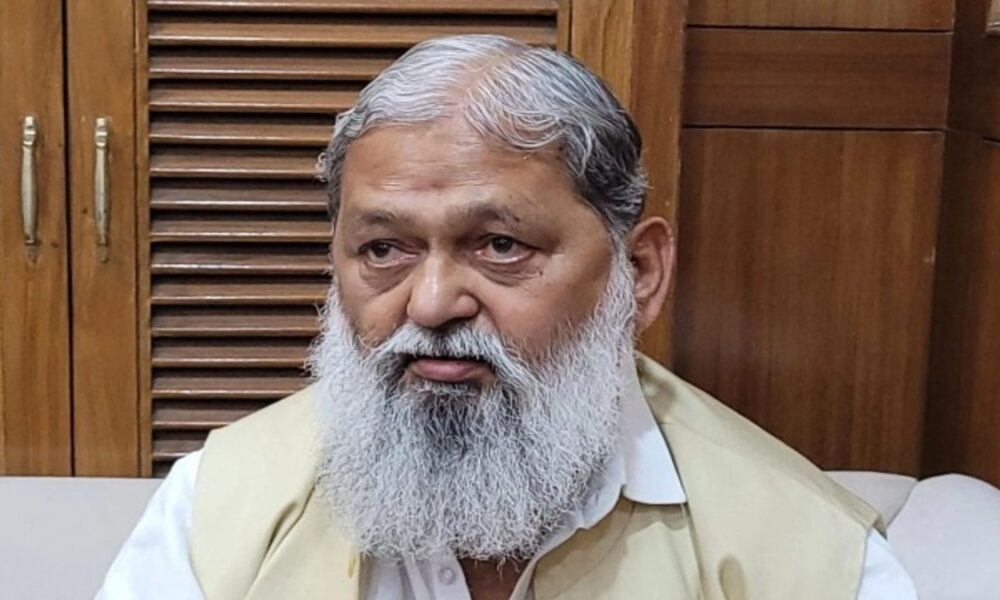 हरियाणा के कैबिनेट मंत्री विज को हाईकोर्ट का नोटिस:अंबाला SP सहित 5 पर कार्रवाई, छेड़छाड़ के आरोपियों को गंजा करके घुमाया था
