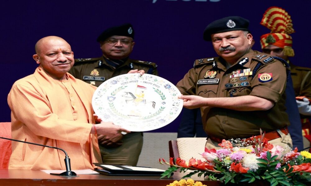 ‘काल का ध्यान रखोगे तो महाकाल भी देंगे साथ’, पुलिस मंथन के समापन पर CM Yogi का सख्त संदेश