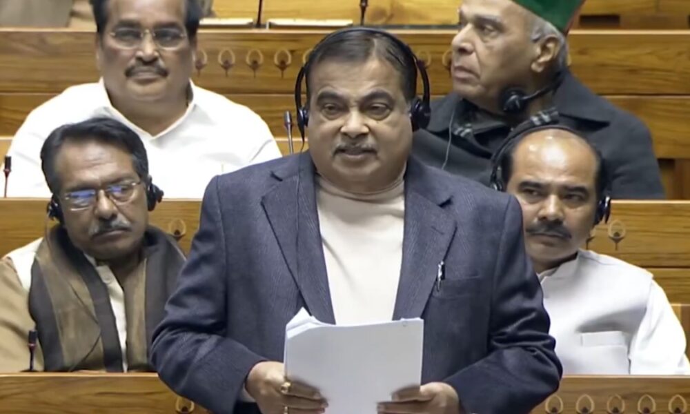 सड़क हादसों में मदद करने वालों को मिलेगा सम्मान और ₹25,000 इनाम — गडकरी की ‘राहवीर’ योजना