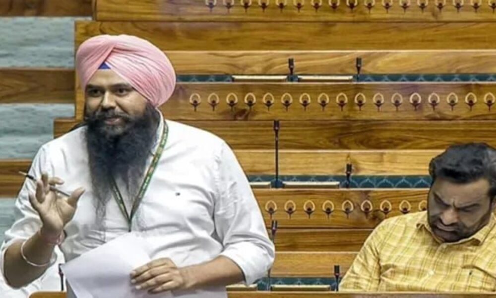 AAP सांसद ने लोकसभा में उठाई बाढ़ पीड़ितों की आवाज़! पंजाब के लिए मांगा तत्काल ₹50,000 करोड़ का पैकेज