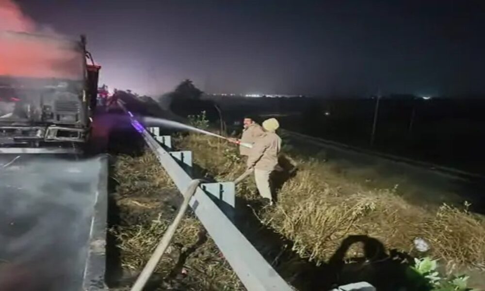 KMP Expressway पर चलते Truck में लगी भीषण आग, Driver ने समय रहते कूदकर बचाई जान– Fire Brigade ने 30 मिनट में बुझाई आग