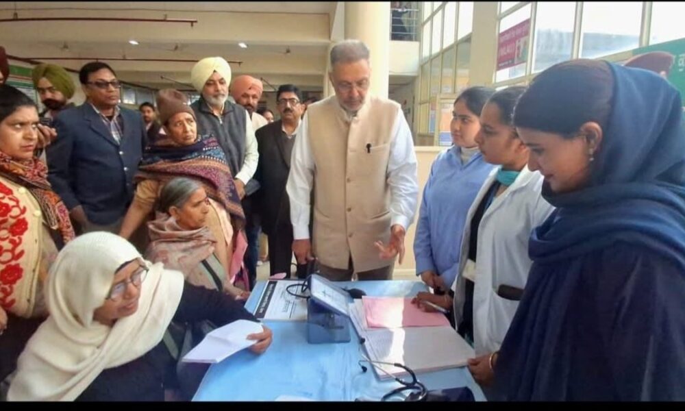 मान सरकार की जनहित पहल: Dr. Balbir Singh ने फतेहगढ़ साहिब के स्वास्थ्य केंद्रों का किया औचक निरीक्षण