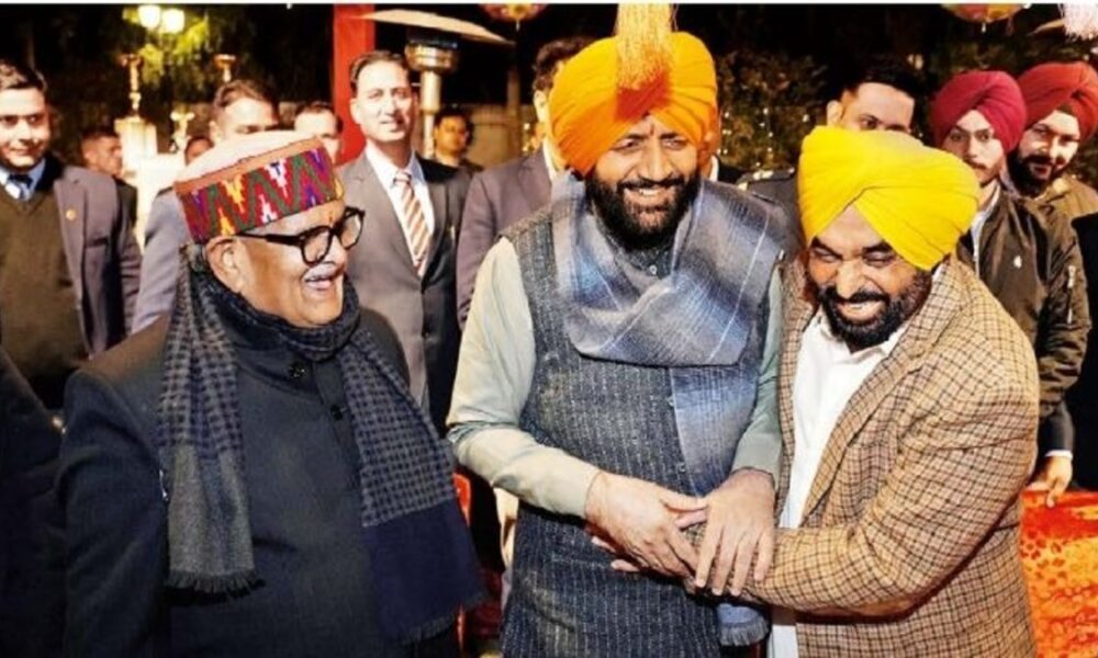 पंजाब लोक भवन में मनाई गई लोहड़ी, राज्यपाल,CM Mann सहित हरियाणा के मुख्यमंत्री भी रहे मौजूद