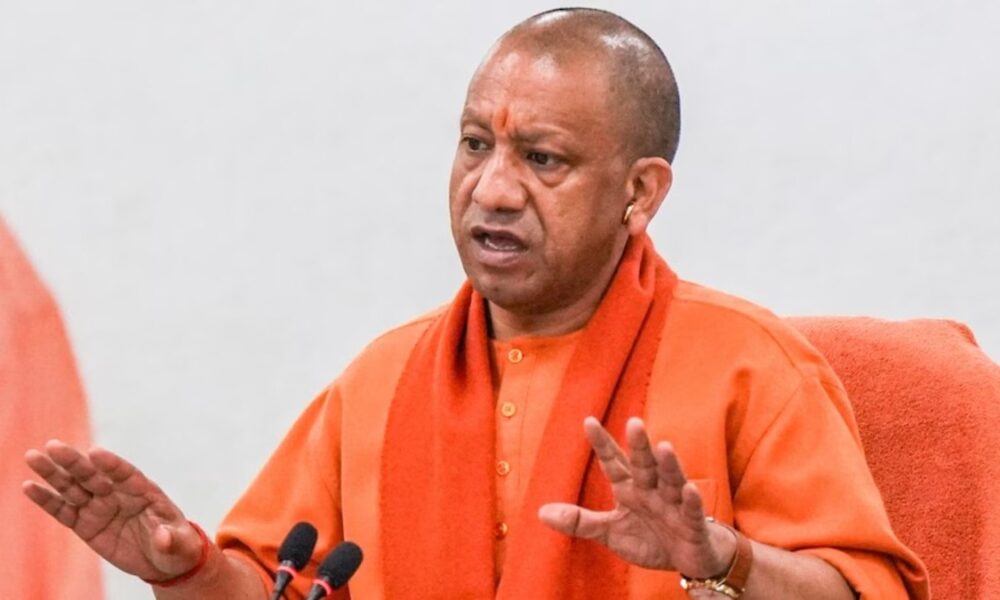 आज UP के 2 लाख परिवारों को मिलेगी खुशखबरी, CM योगी अकाउंट में भेजेंगे 1-1 लाख रुपये