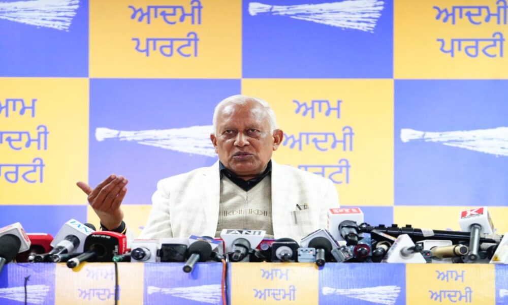 APP ने गैर-कानूनी नए सेस को लेकर कांग्रेस की आलोचना की, पंजाब पर बोझ डालने और उसे लूटने की किसी भी कोशिश के खिलाफ लड़ने का लिया प्रण