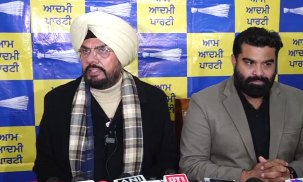 भारत-पाक सीमा पर बढ़ेगा कांटेदार तार का दायरा:मंत्री धालीवाल बोले- फेंसिंग 200 मीटर आगे होगी, हजारों एकड़ जमीन किसानों को मिलेगी