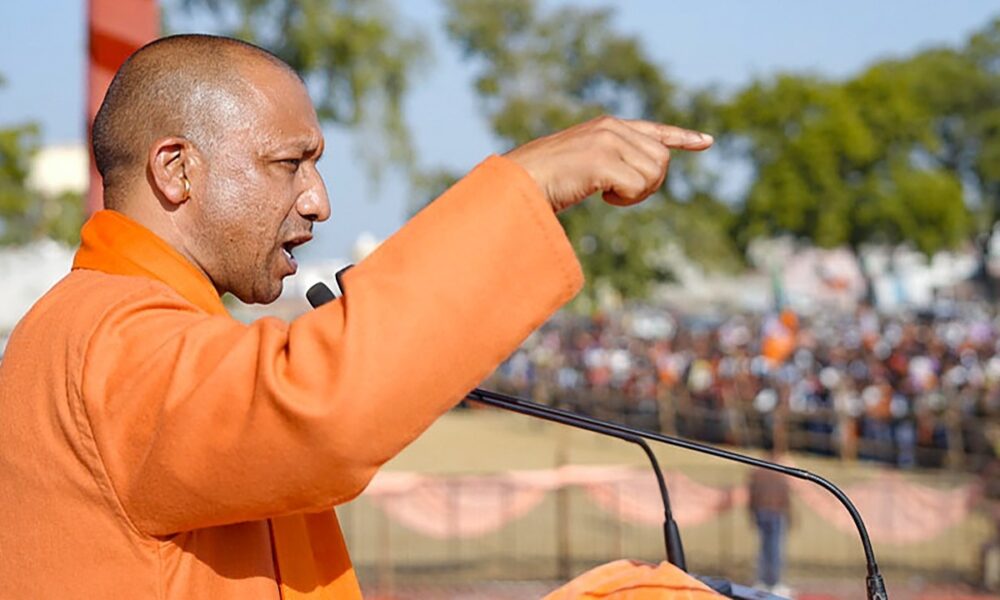 26 जनवरी से पहले CM योगी आदित्यनाथ ने प्रदेशवासियों को लिखा पत्र, मथुरा से संभल तक का किया जिक्र |
