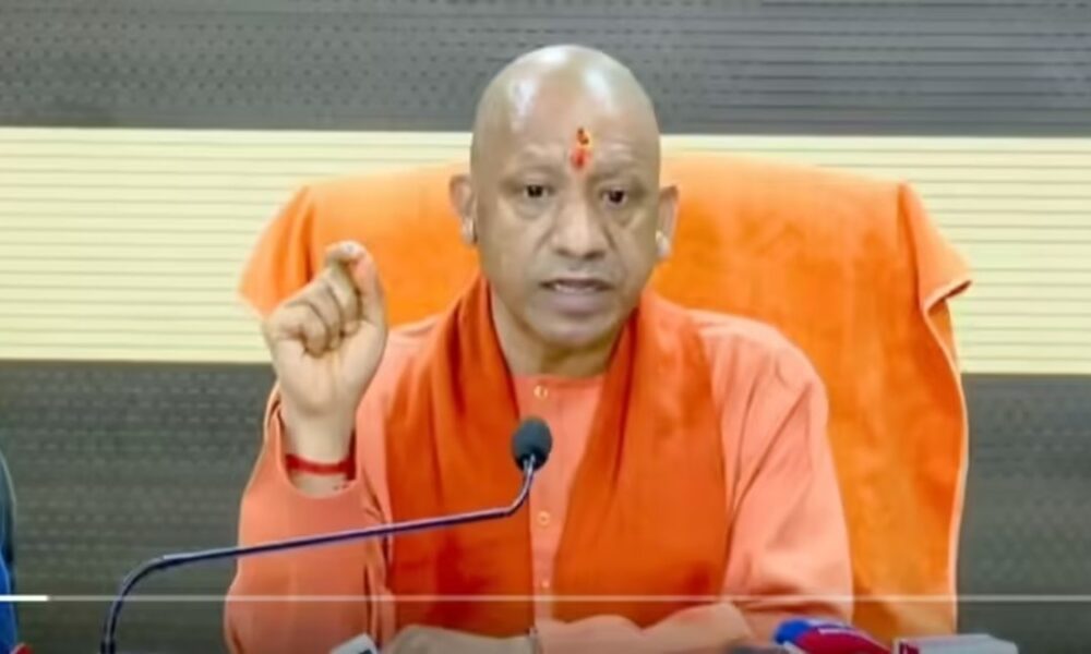 योगी बोले-अहिल्याबाई की टूटी मूर्ति का वीडियो AI से बना:यह कांग्रेस की साजिश