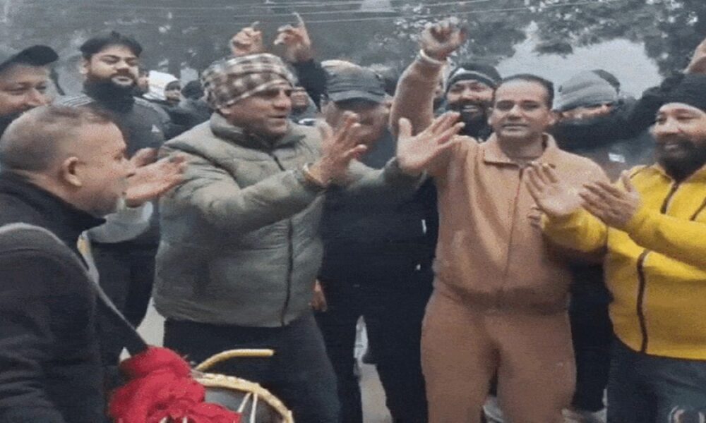 Lohri पर कोहरे ने किरकिरा किया मजा:सुबह नहीं उड़ पाए पतंग, अब साफ होने लगा मौसम