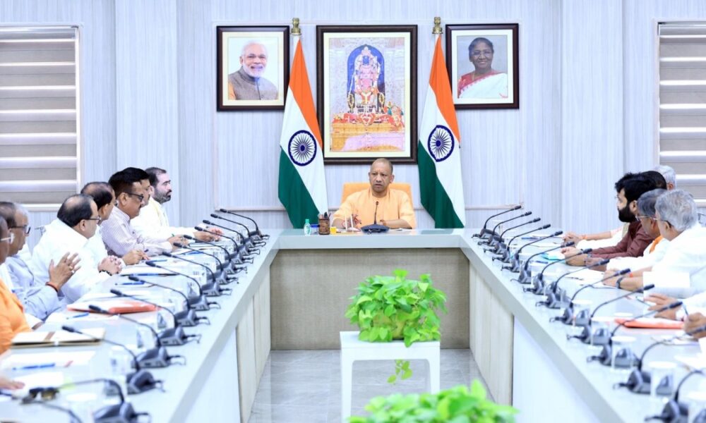 माघ मेला और पर्व-त्योहारों पर सीएम Yogi की पैनी नजर, कहा- श्रद्धालुओं की सुरक्षा में ना हो कोई लापरवाही