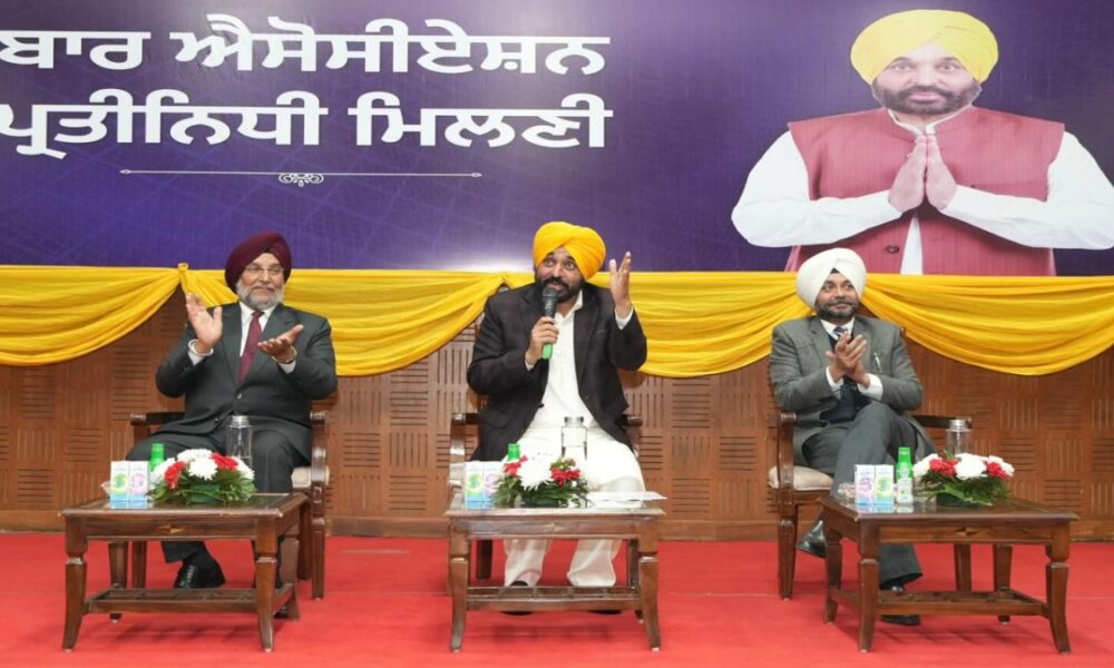 पंजाब सरकार राज्य में ग्राम न्यायालय के मुद्दे पर सभी कानूनी विकल्पों की पड़ताल करेगी: CM भगवंत सिंह मान