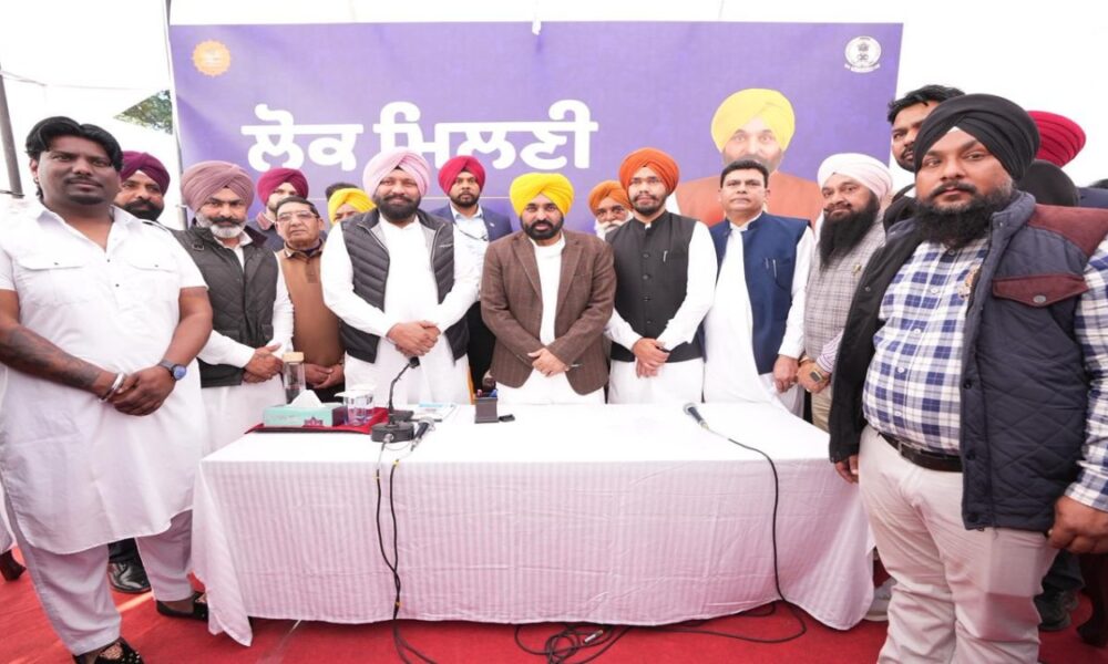 CM भगवंत सिंह मान एक महीने में दूसरी बार जालंधर पहुंचे, लोक मिलनी के दौरान मौके पर ही किया शिकायतों का निपटारा