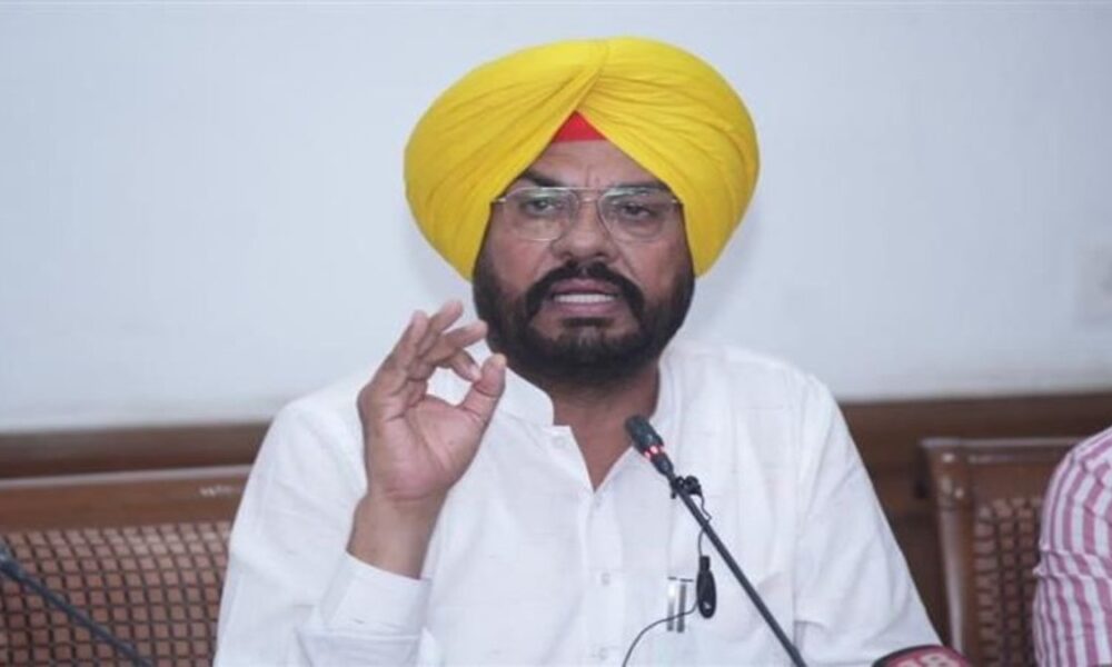 सुखबीर बादल दोहरी राजनीति कर रहे हैं, पुराने झूठ से Punjab को कर रहे हैं गुमराह: कुलदीप सिंह धालीवाल