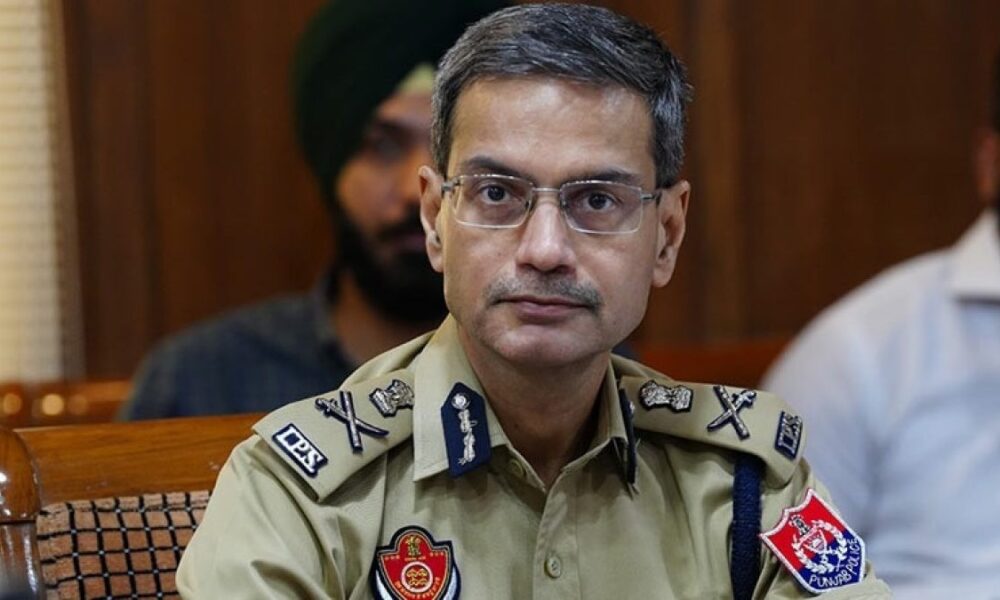Amritsar Police की बड़ी कार्रवाई: सीमा पार तस्करी नेटवर्क का भंडाफोड़, हेरोइन और हथियारों सहित 10 गिरफ्तार
