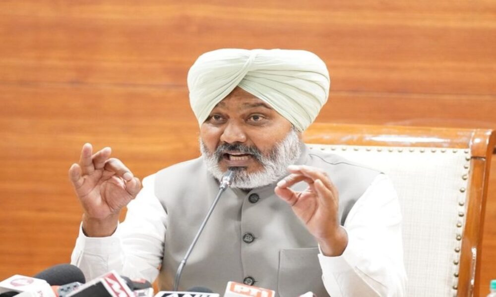पंजाब में बाजवा के ‘बैंड’ वाले बयान पर सियासत गर्म: वित्त मंत्री हरपाल चीमा का अल्टीमेटम—24 घंटे में माफी मांगें, नहीं तो कार्रवाई के लिए तैयार रहें