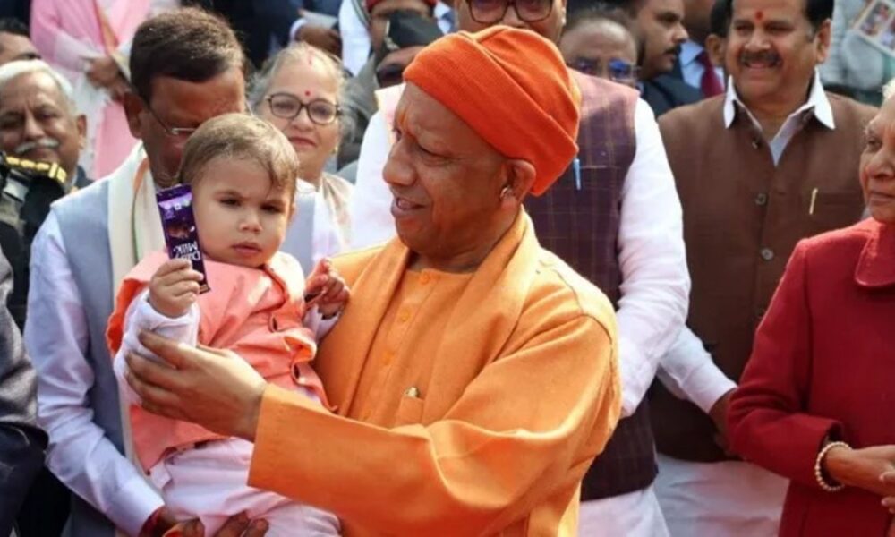 CM योगी के पास पहुंची मासूम की जिद; सैल्यूट, कविता और स्कूल एडमिशन के बीच दिखा मुख्यमंत्री का वात्सल्य