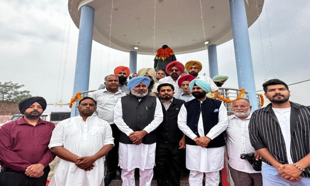 AAP नेताओं ने कांशी राम जी को दी श्रद्धांजलि, सामाजिक न्याय और समानता के लिए अपना प्रतिबद्धता दोहराई