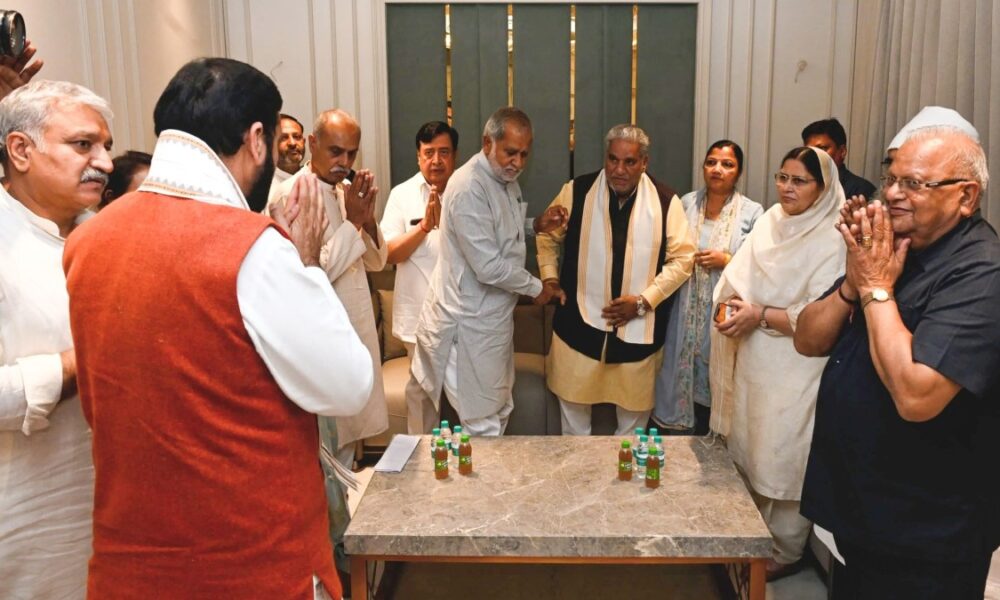 कैथल पहुंचे CM नायब सैनी:अमरनाथ भगत के निधन पर शोक प्रकट किया, परिवार से बातचीत की