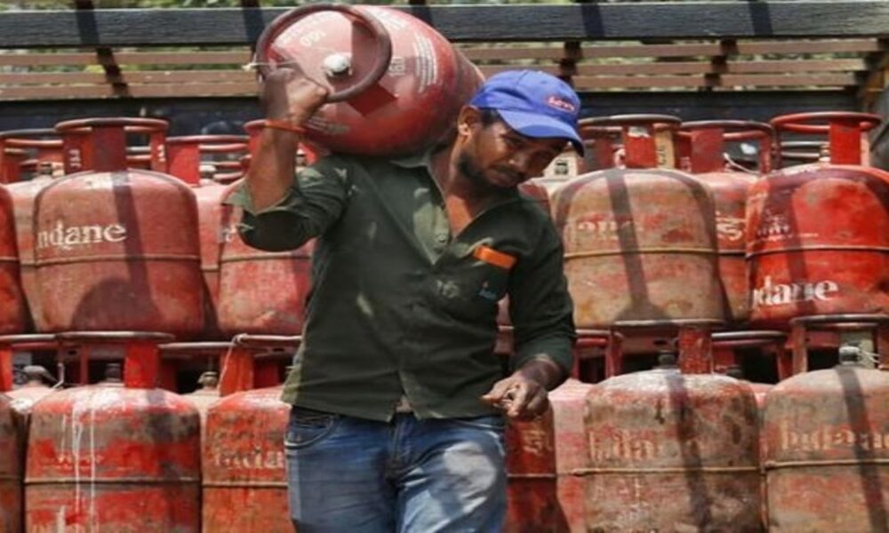 पंजाब में बचा कॉमर्शियल सिलेंडर का सिर्फ 3 दिन का स्टॉक, 10 हजार शादियों पर बना संकट, घरेलू Gas बुकिंग हुई बंद, विधानसभा में हुआ हंगामा!