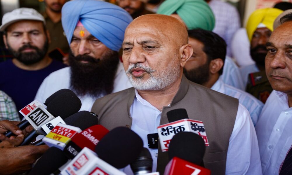 AAP पंजाब के मीडिया इंचार्ज बलतेज पन्नू ने बुधवार को लुधियाना में नशा विरोधी कार्यकर्ता से की मुलाकात