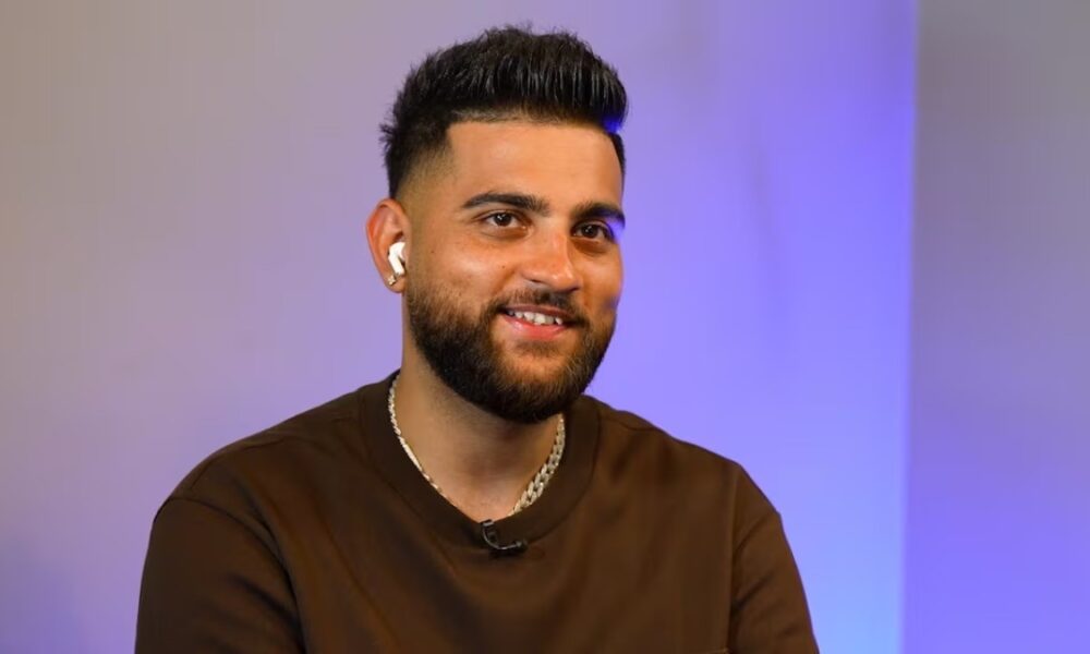 पंजाबी सिंगर Karan Aujla को बेंगलुरु शो से पहले नोटिस:छह गाने स्टेज पर नहीं गा पाएंगे, चंडीगढ़ के प्रोफेसर की शिकायत पर कार्रवाई