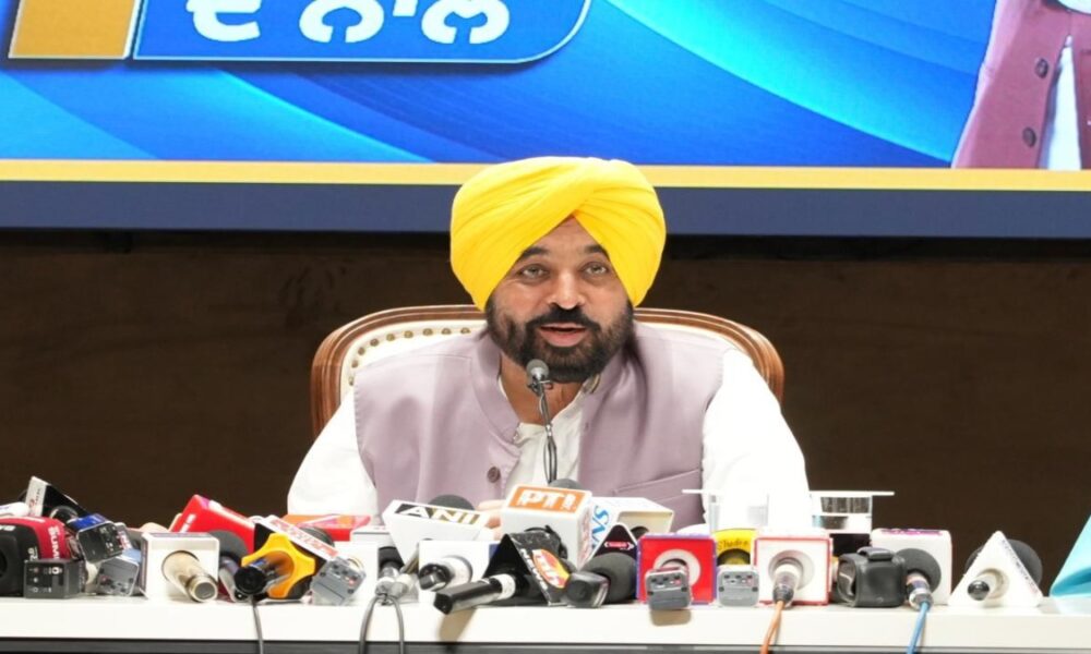 आयुष्मान भारत योजना में शर्तें लागू, जबकि ‘आप’ सरकार की मुख्यमंत्री सेहत योजना बिना किसी पाबंदी के 10 लाख रुपए तक के कैशलेस इलाज की गारंटी देती है, फर्क इरादे में है: CM मान
