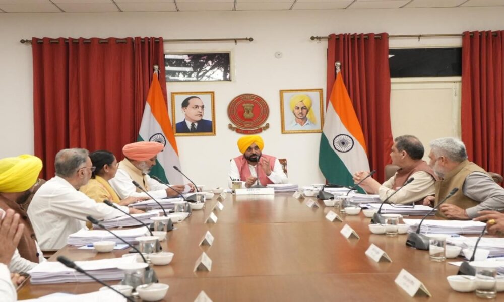 मुख्यमंत्री भगवंत सिंह मान के नेतृत्व में कैबिनेट की ओर से ‘मुख्यमंत्री मावां-धीयां सत्कार योजना’ शुरू करने को हरी झंडी; 97 प्रतिशत से अधिक महिलाओं को हर महीने 1000–1500 रुपए सम्मान राशि मिलेगी