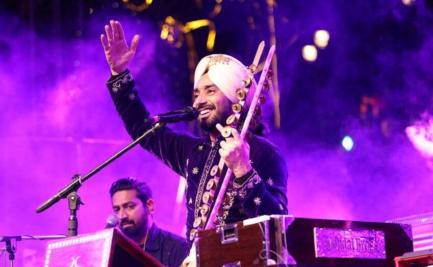 बारिश भी नहीं रोक पाई सरताज का जादू, लुधियाना में भीगते हुए झूमे हजारों फैंस