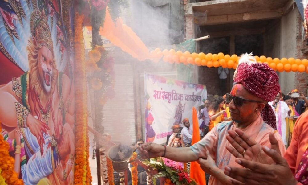 भगवान नरसिंह की रंगभरी शोभायात्रा में CM योगी बोले- ‘UP भारत की आत्मा है’