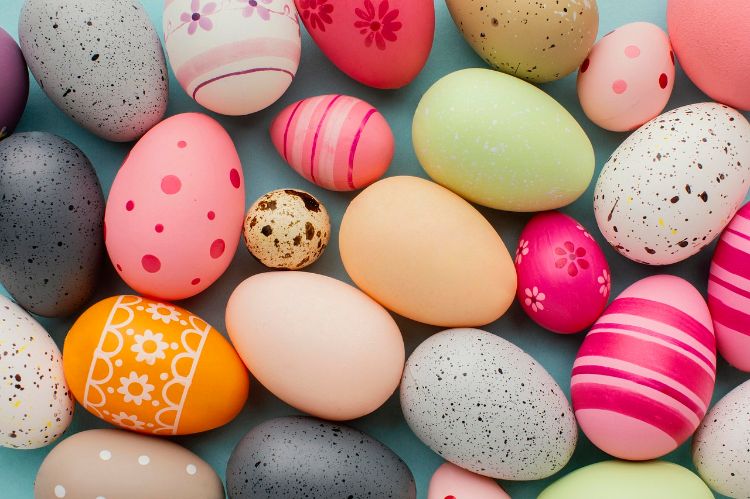 Easter 2026: आखिर ईस्टर पर अंडों को रंगने की परंपरा क्यों है? जानिए इसके पीछे का धार्मिक अर्थ