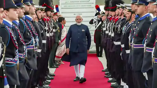 इटली पहुंचे पीएम मोदी, मेलोनी संग होगी अहम बातचीत; व्यापार और रक्षा सहयोग पर रहेगा जोर