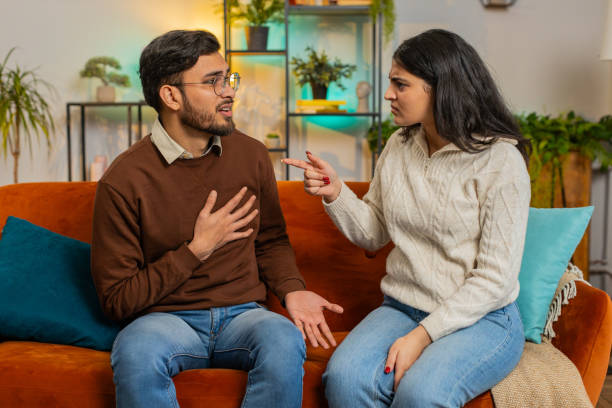 शादीशुदा रिश्ते में हर बात बताना नहीं होता सही, एक्सपर्ट्स ने दी अहम सलाह