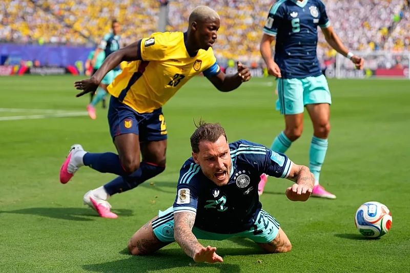 FIFA World Cup 2026: इक्वाडोर ने जर्मनी को चौंकाया, जापान-स्‍वीडन समेत कई टीमों ने किया नॉकआउट में प्रवेश