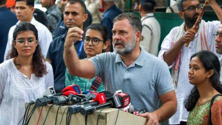 युवाओं के भविष्य पर संसद से सड़क तक संग्राम: राहुल गांधी ने फूंका बिगुल, बोले- शिक्षा मंत्री को जाना ही होगा