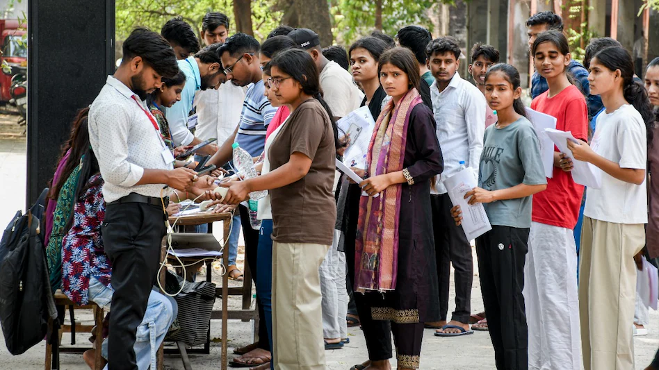 NEET-UG 2026 री-एग्जाम रिजल्ट पर मचा बवाल, छात्रों के कम स्कोर के दावों पर NTA का बड़ा जवाब; OMR में गड़बड़ी का लगाया आरोप