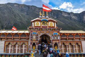बद्रीनाथ धाम में चढ़ावे को लेकर बढ़ा विवाद, निजी सचिव पर कार्रवाई के बाद जांच तेज