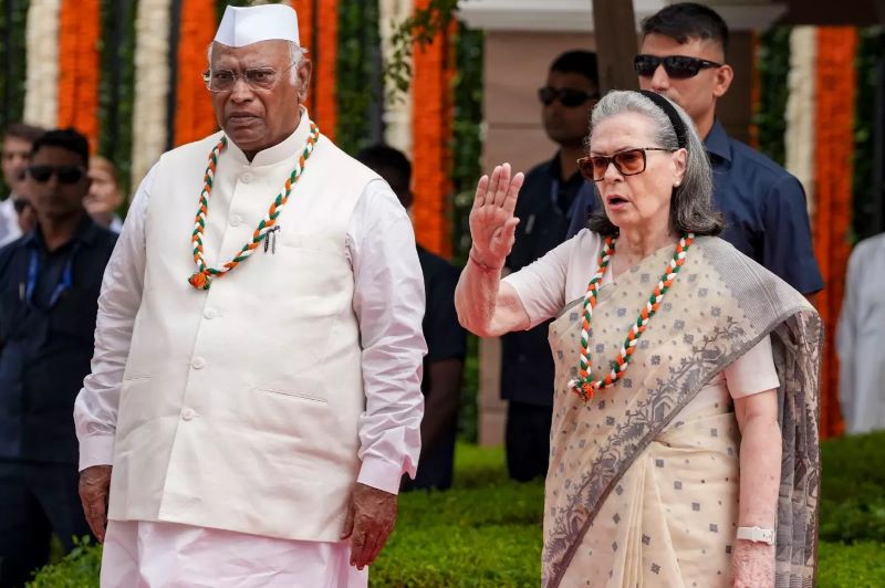 वंदे मातरम विवाद में राहुल-सोनिया गांधी घिरे, दिल्ली से कर्नाटक तक शिकायतें; कार्रवाई की मांग तेज