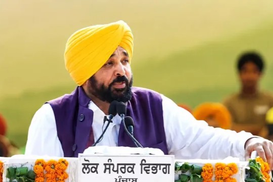 पंजाब में धूमधाम से मनाया गया आजादी का पर्व, सीएम मान ने फिरोजपुर में फहराया तिरंगा; सेहत योजना से लाखों को मिला लाभ