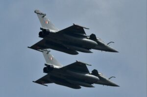 आत्मनिर्भर रक्षा उद्योग को रफ्तार: 405 सैन्य वस्तुओं के आयात पर लगेगी लगाम, सरकार ने जारी की छठी स्वदेशीकरण सूची