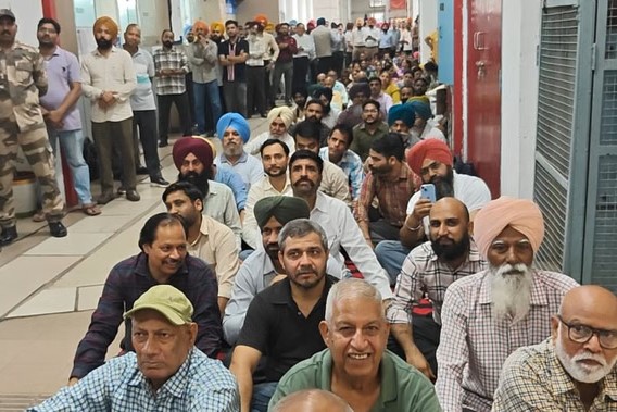 पंजाब में कर्मचारी आंदोलन पर सरकार का शिकंजा, सीएम की बैठक ठुकराने पर बढ़ा विवाद; बोले कर्मचारी- हक लेकर रहेंगे