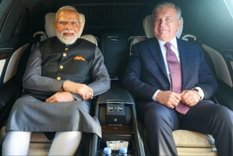 मोदी का सेंट्रल एशिया मिशन: ताशकंद में मिर्जियोयेव के साथ कार में पहुंचे होटल, भारतीय महिलाओं ने बांधी राखी