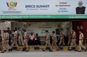BRICS Summit 2026: दिल्ली में सुरक्षा का बड़ा घेरा, 7 राज्यों के फ्लाइंग ट्रेनिंग सेंटर्स पर रोक; स्ट्रीट वेंडर्स को भी काम रोकने को कहा गया