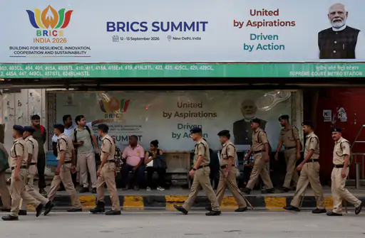 BRICS Summit 2026: दिल्ली में सुरक्षा का बड़ा घेरा, 7 राज्यों के फ्लाइंग ट्रेनिंग सेंटर्स पर रोक; स्ट्रीट वेंडर्स को भी काम रोकने को कहा गया