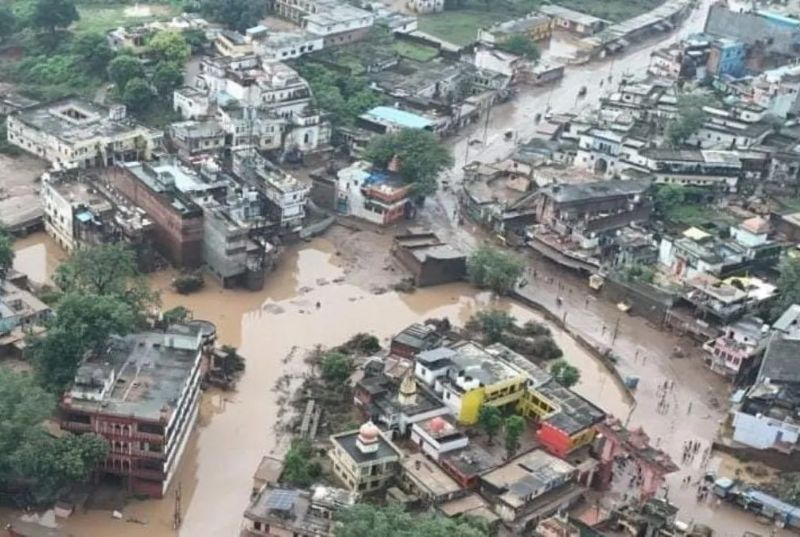 यूपी में बाढ़ का कहर: चित्रकूट में मंदाकिनी ने पार किया खतरे का निशान, 475 घर क्षतिग्रस्त; कई जिलों में नदियां उफान पर