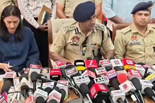 गुलाब सिद्धू के घर फायरिंग केस में बड़ा खुलासा, दो शूटर मुठभेड़ के बाद पकड़े गए; अब तक 6 गिरफ्तार