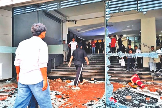 एलपीयू हिंसा में नकाबपोशों की एंट्री ने बढ़ाए सवाल, पुलिस जांच में वॉकी-टॉकी और सीसीटीवी फुटेज अहम