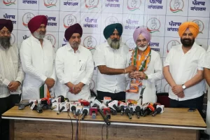 पंजाब में कांग्रेस के साथ आए भगवंत मान के पुराने साथी मनजीत सिंह सिद्धू, पूर्व ओएसडी के फैसले से सियासी चर्चाएं तेज