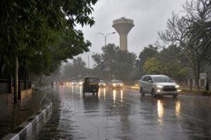 पंजाब में मौसम लेगा करवट: 12 जिलों में आंधी-बारिश का अलर्ट, 50 किमी की रफ्तार से चलेंगी हवाएं