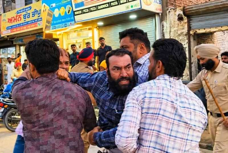 मानसा में झोटा के समर्थन में बढ़ा तनाव, लक्खा सिधाना समेत कई प्रदर्शनकारी पुलिस हिरासत में