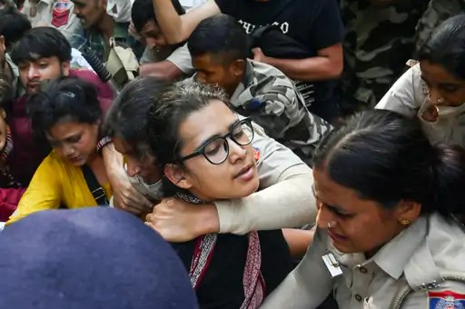 जंतर-मंतर पर महिला पत्रकारों के आरोप से गरमाया मामला: ACP पर बदसलूकी का दावा, क्राइम ब्रांच करेगी जांच